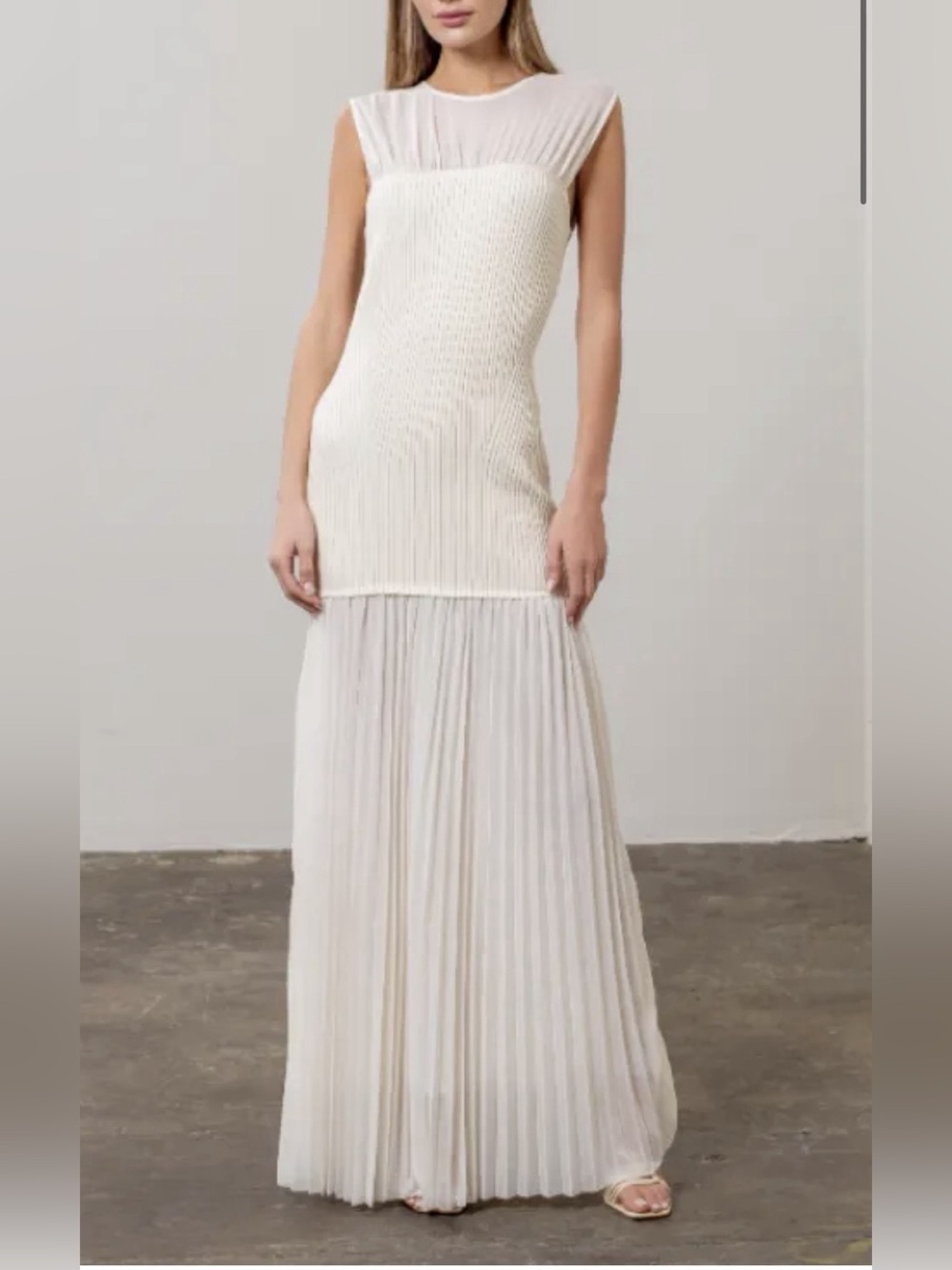 Moon River Pleated Maxi Dress in Cream Size Medium